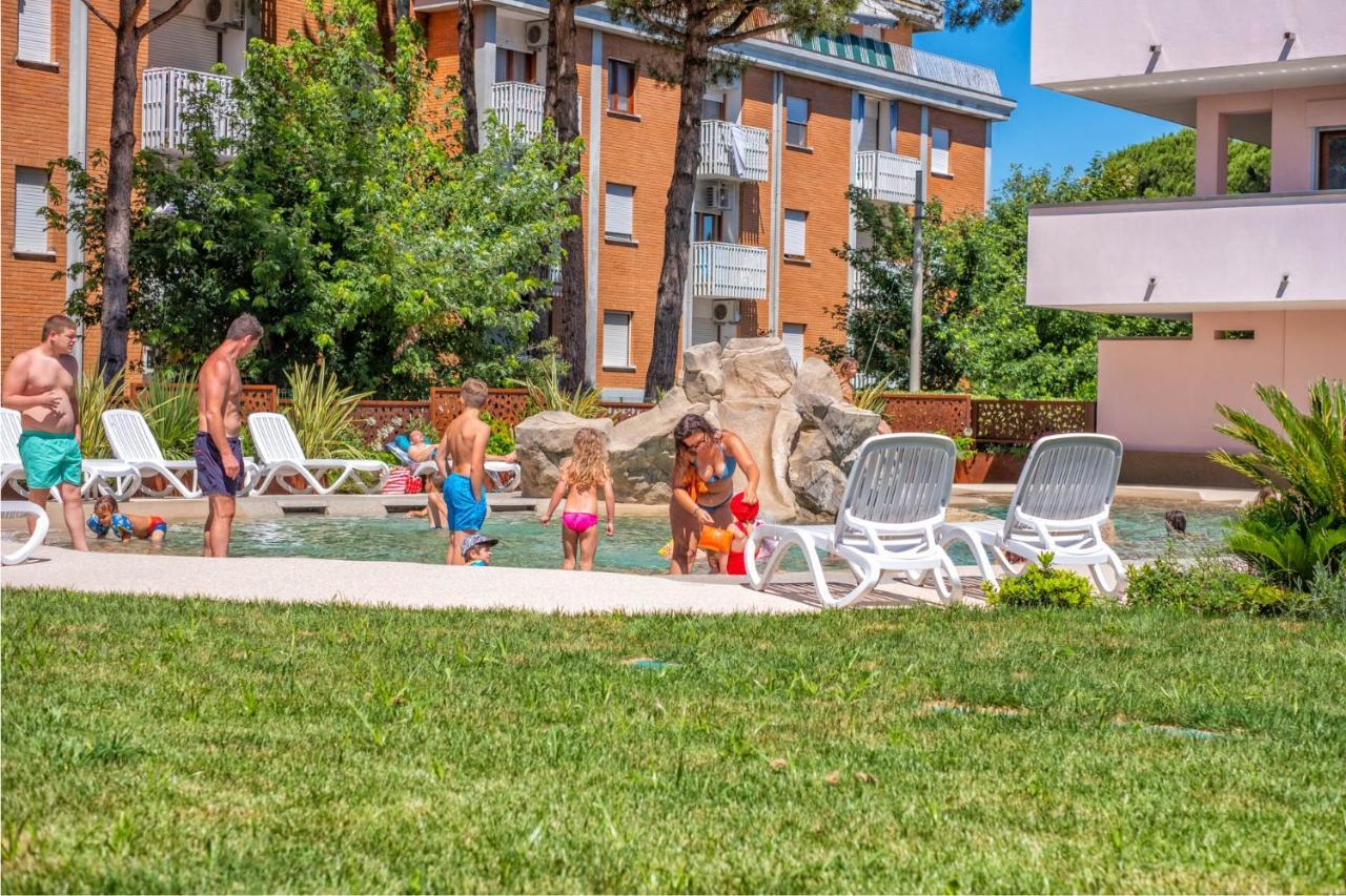 Bosco Canoro Bibione Resort Buitenkant foto